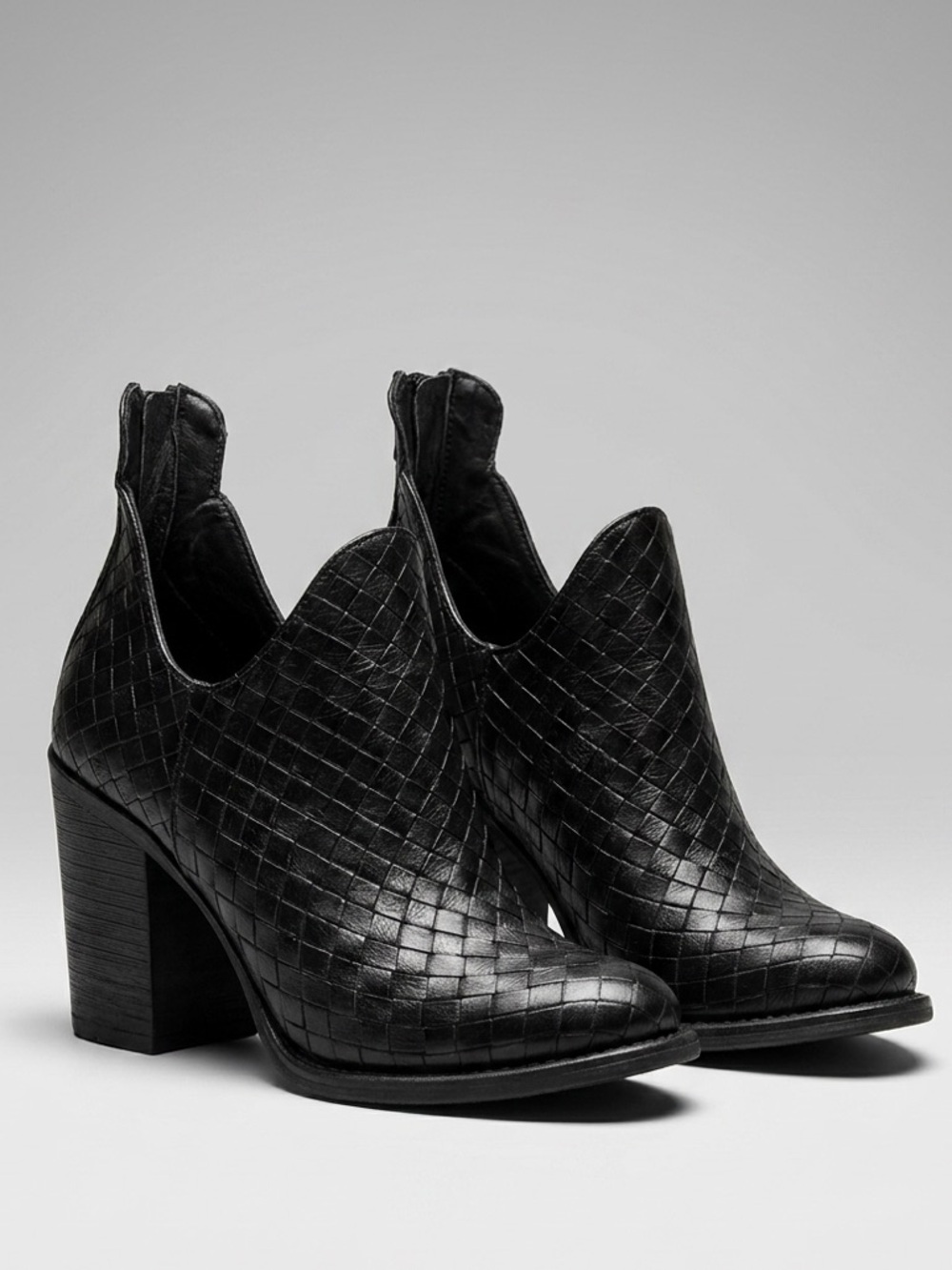 Pierre Dumas Black Woven Cutout Block Heel Chunky Ankle Boots Booties Size 7